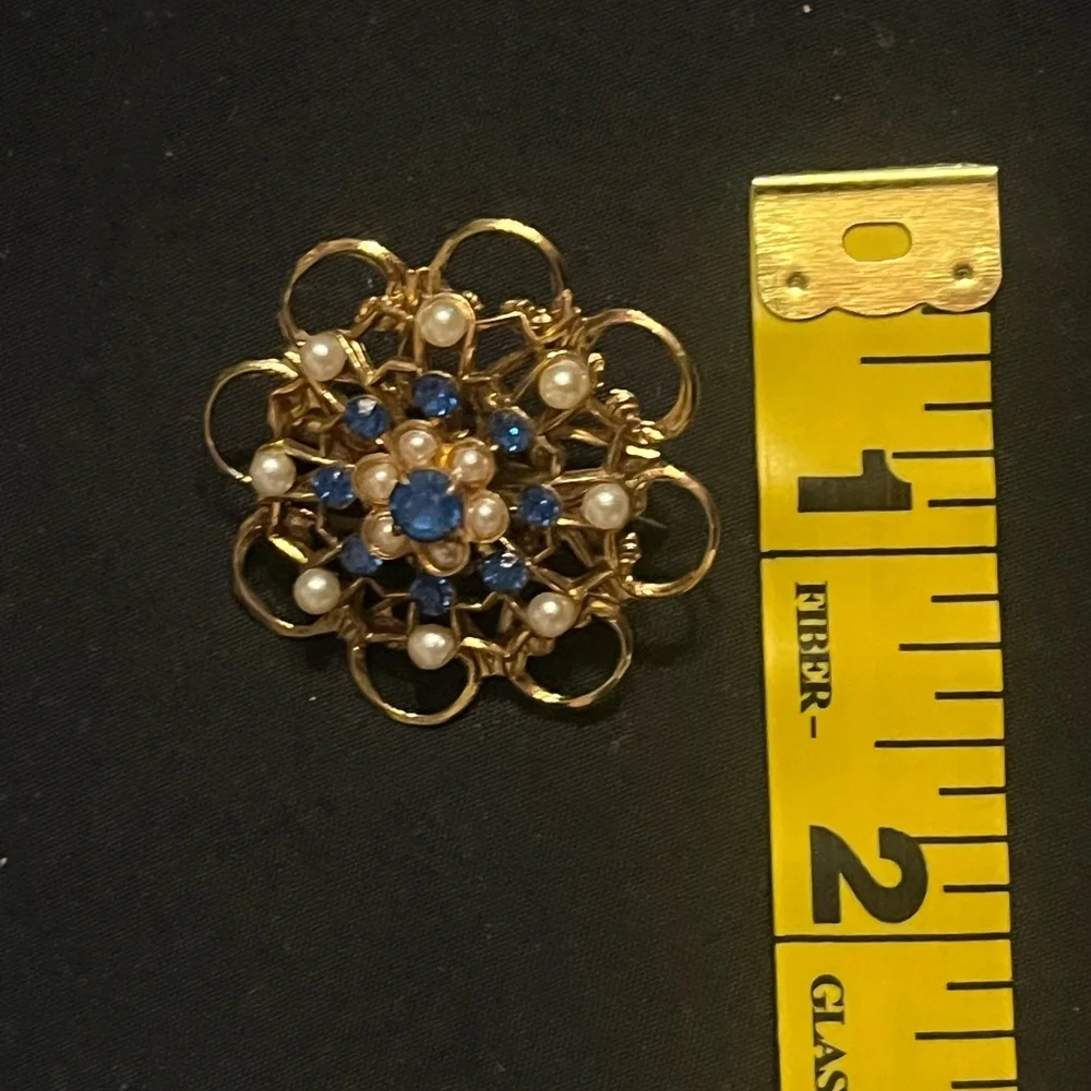 Vintage Coro Gold Tone Blue and Clear Rhinestone Starburst Brooch faux pearls